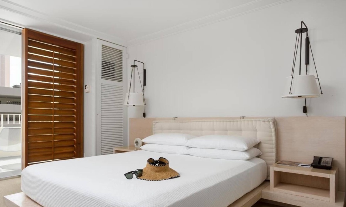 Waikiki Resort | Ultimate Honolulu Vacation! 4 Gorgeous Units, Pools, Bar
