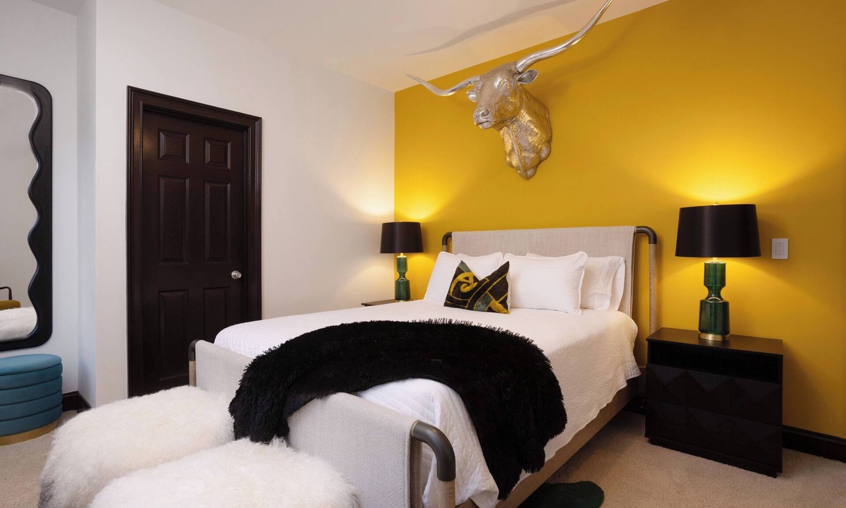 Willard House | Ultimate Luxury Getaway in NC - Sleeps 12, Spacious Estate on Picturesque Farm!
