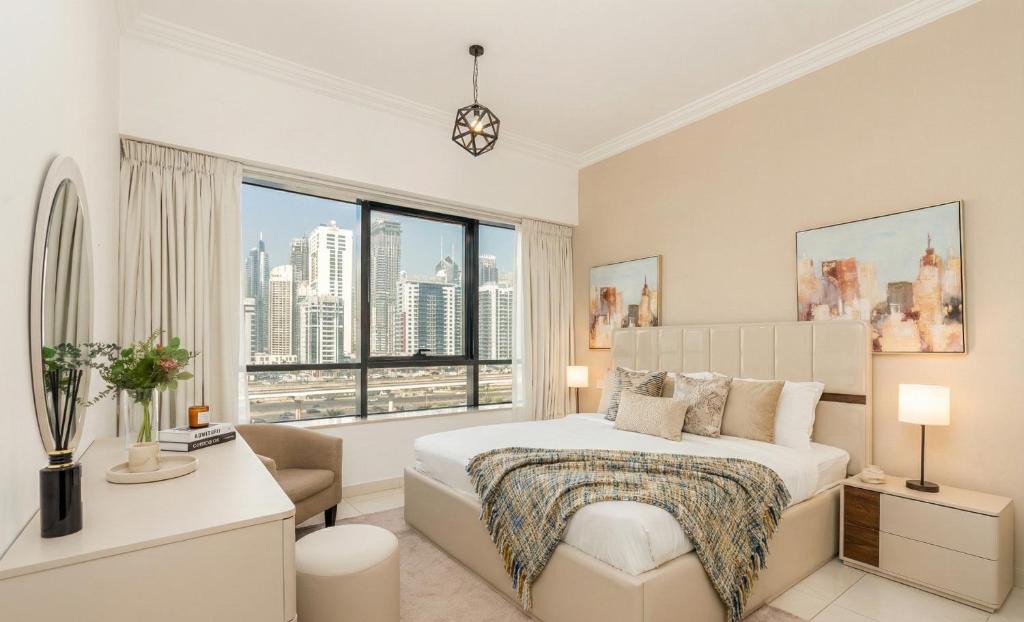 Jumeirah Lake Towers Apartment | Ultimate Stay - Modern 1BR with City View Rooftop Pool Access