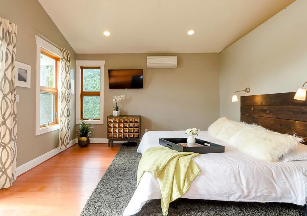 Wallingford House | Ultra Luxurious Seattle 6-BR w Views - Sleeps 16!