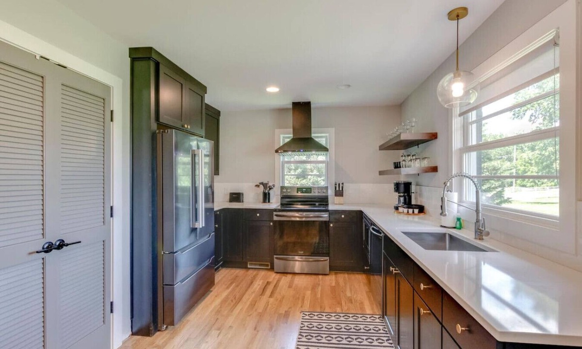 Franklin House | Ultra Relaxing & Fun - Historic Franklin Bungalow
