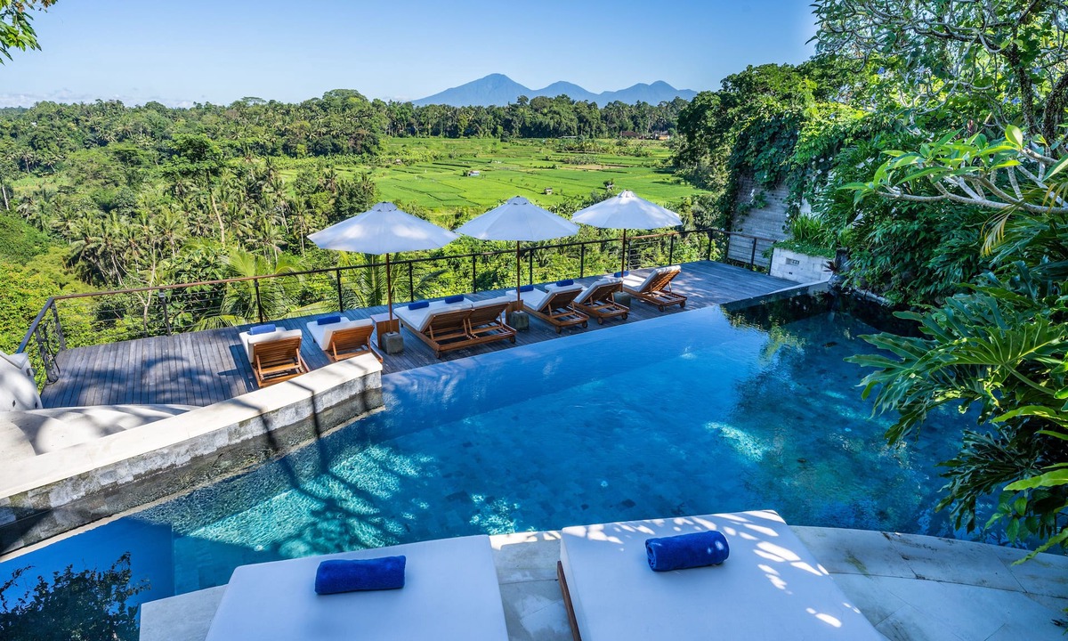 Sayan Hotel | Uma Kalai
