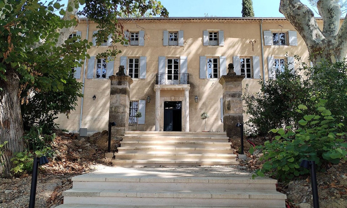 Cornillon Other | Un Château Viticole du Xixè Siècle Pour Votre Séjour Dans le Sud de la France