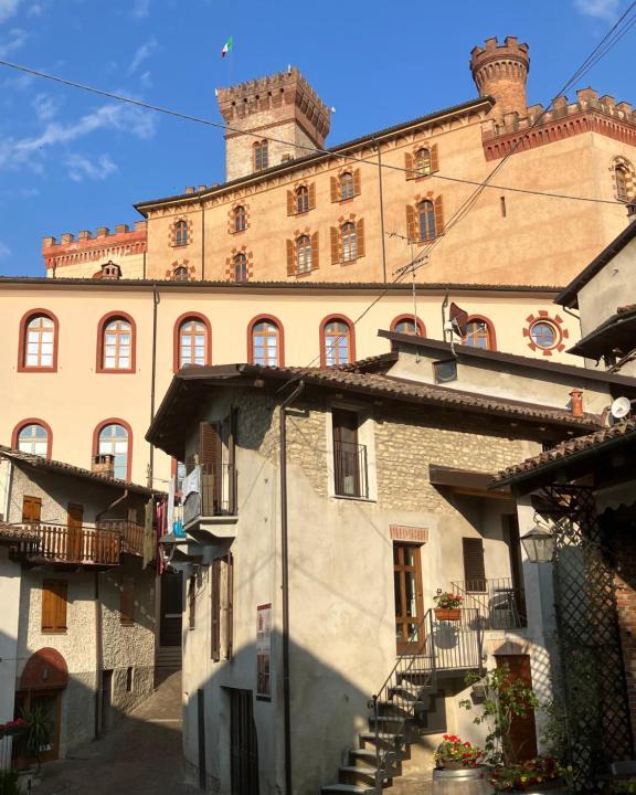 Barolo Apartment | UN PASSO DAL CASTELLO