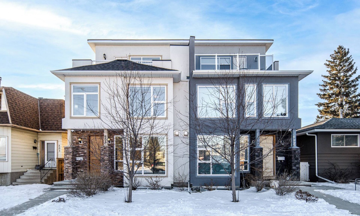 Southwest Calgary House | *Unbeatable location* | luxury retreat|Garage | AC