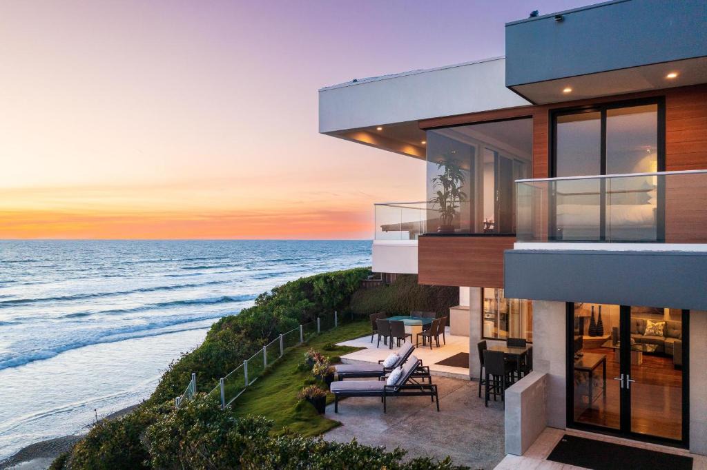 Encinitas House | Unbeatable Location - Steps to Moonlight Beach