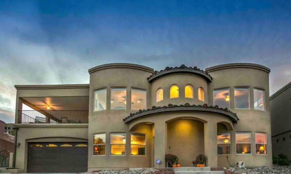 West Bluff House | Unbeatable Views! 4BD/2.5BA Custom Home near Old Town