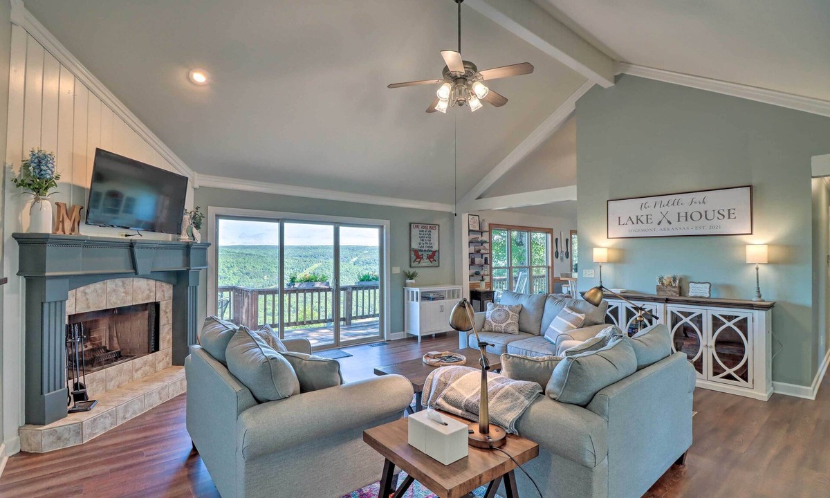 Edgemont House | Unbeatable Views on Greers Ferry Lake-Spacious-Peaceful-Serene-Family Friendly