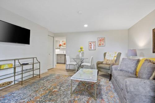 West Kelowna Estates Apartment | Uncork and Unwind