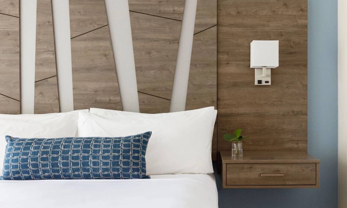 Pinellas Point Hotel | Uncover St. Pete's Gem | Steps Away from Art to Nature to Culinary Bliss