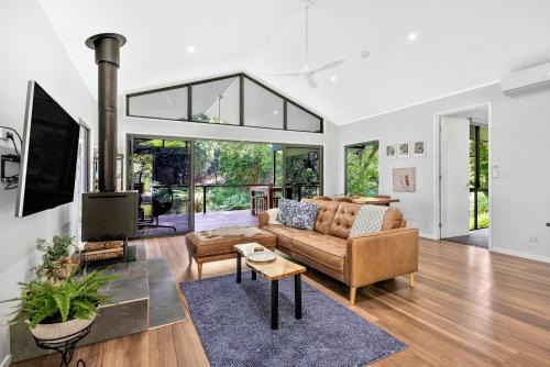 Woombye House | Under the Pecans - 2BR Retreat with Peaceful Scenic Views