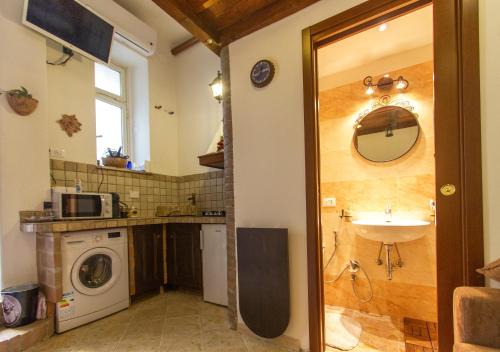 San Giovanni Apartment | Underground Rome's Room
