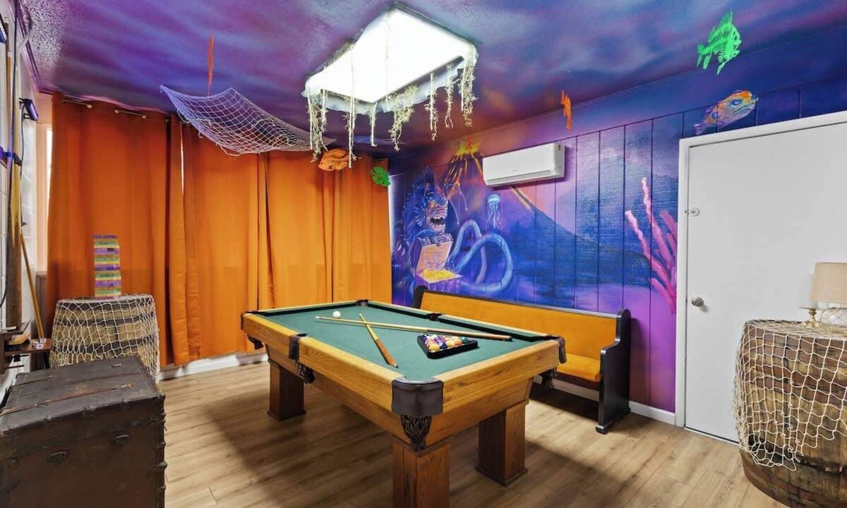 Duckpond House | Underwater Home w/Game Room ~6 min to Stadium & DT