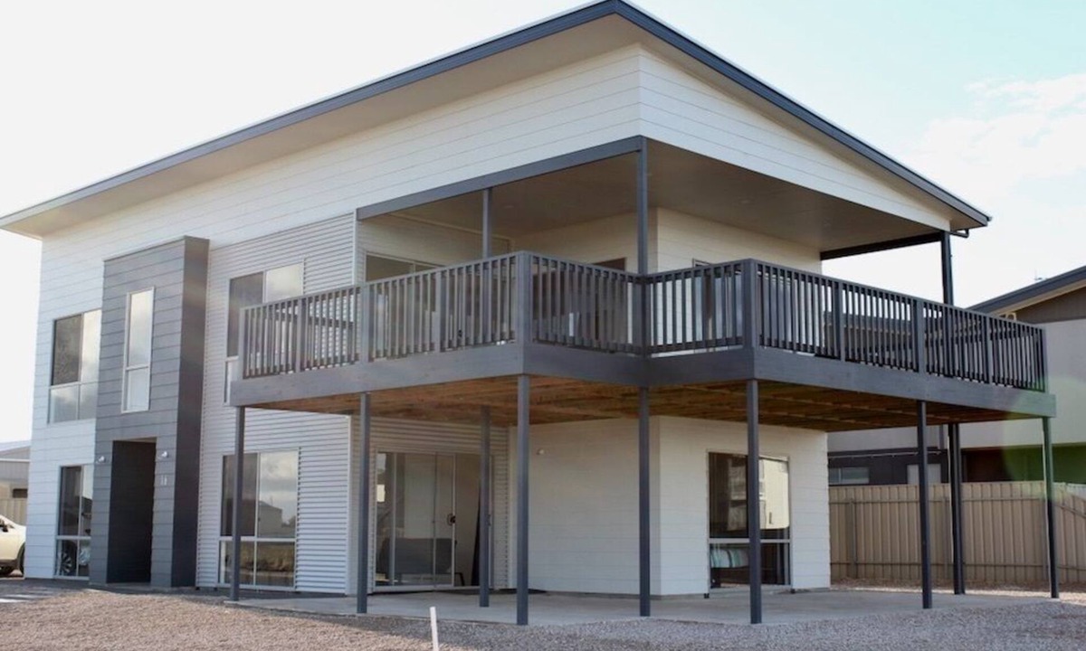 Melville House | Uninterrupted ocean views from a large deck