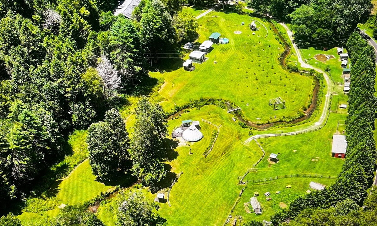 Murphy Apartment | unique 1-bedroom apt Organic Farm&Resort in Murphy with AC