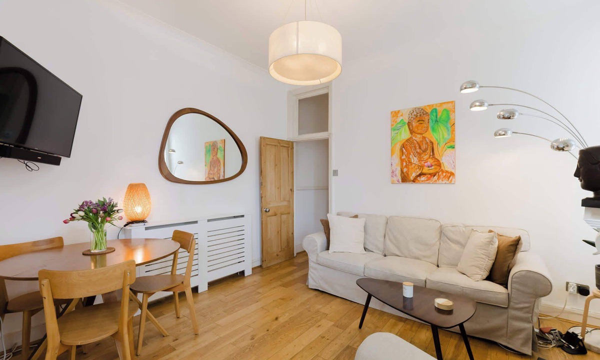 Shaftesbury Apartment | Unique 2BD Flat with Patio and Study in Battersea