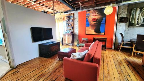 Little Portugal House | Unique Above Garage Loft