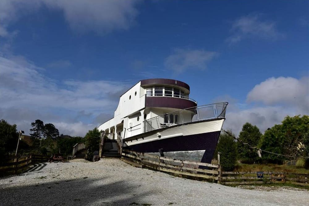 Otorohanga Cabin | Unique Accommodation on a Ship in Waitomo Valley near Hamilton on New Zealand's North Island