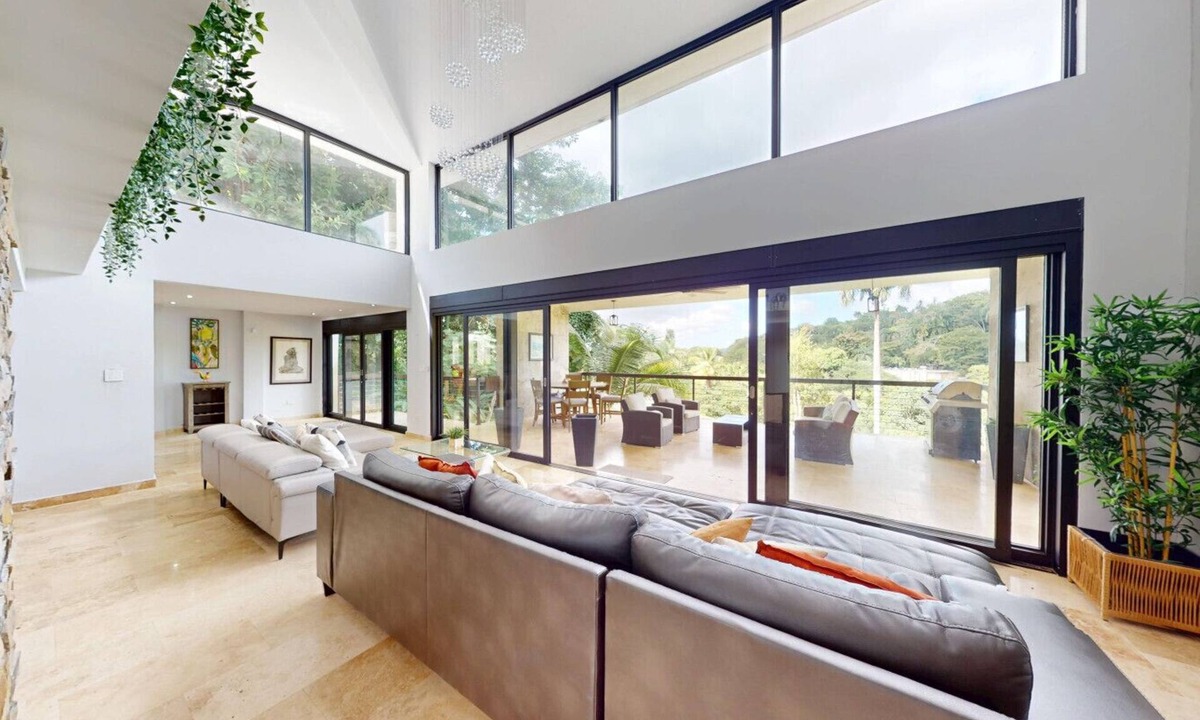 Rio Villa | Unique and Luxurious 5 Bedroom Mansion