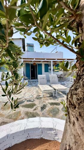 Messini House | Unique Beachfront Cottage House - Private Garden