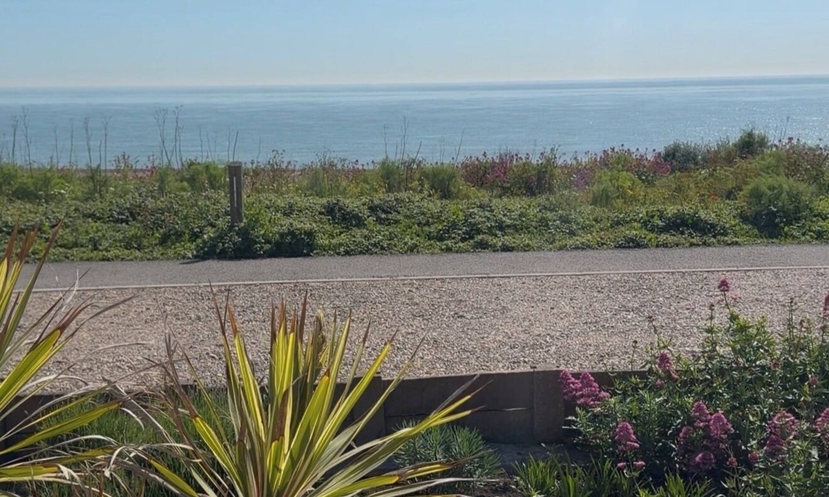 Great Mongeham House | Unique Beachfront Home | Pool, Sauna & Sea Views