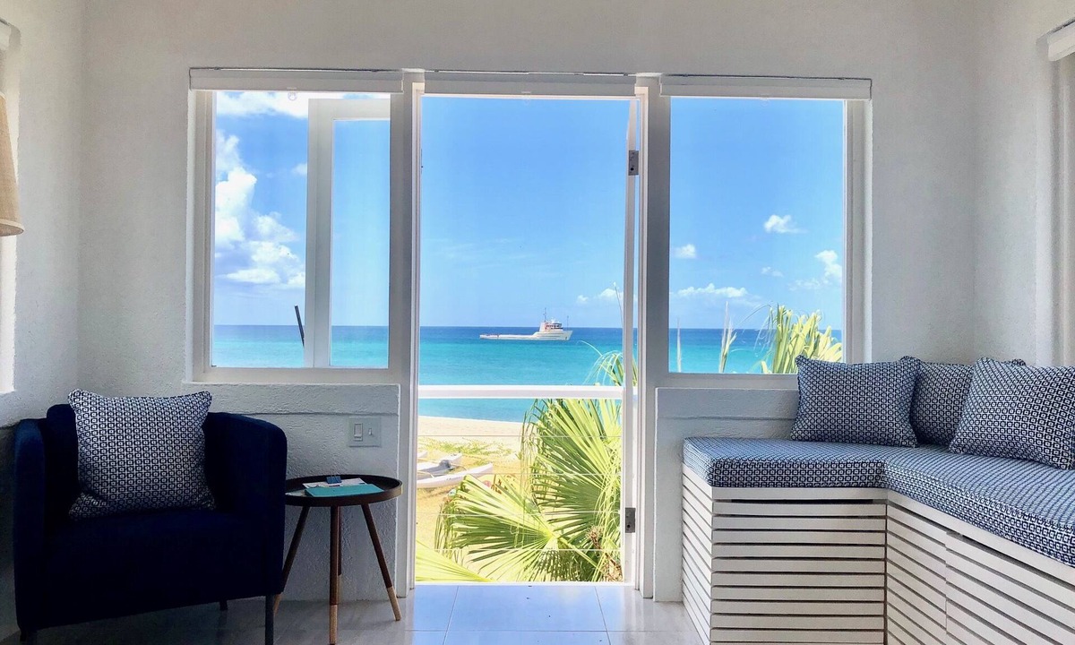 Cliftons House | Unique Beachfront Suite, private with an amazing view w option of 2 more rooms.