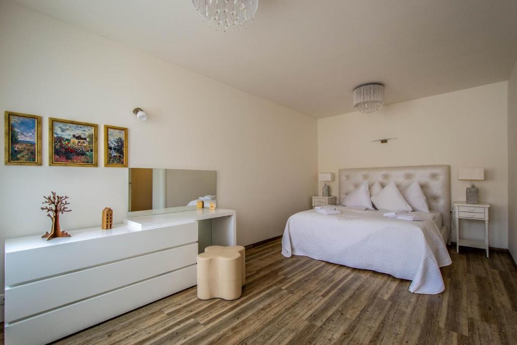 Mala Strana Apartment | Unique Charles Bridge 2BDR Apartment.