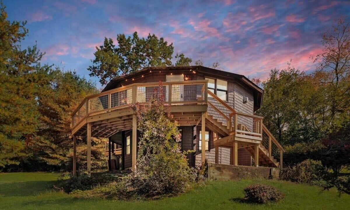 Athens House | Unique Circle House: Hot Tub, Lake & Pool Access