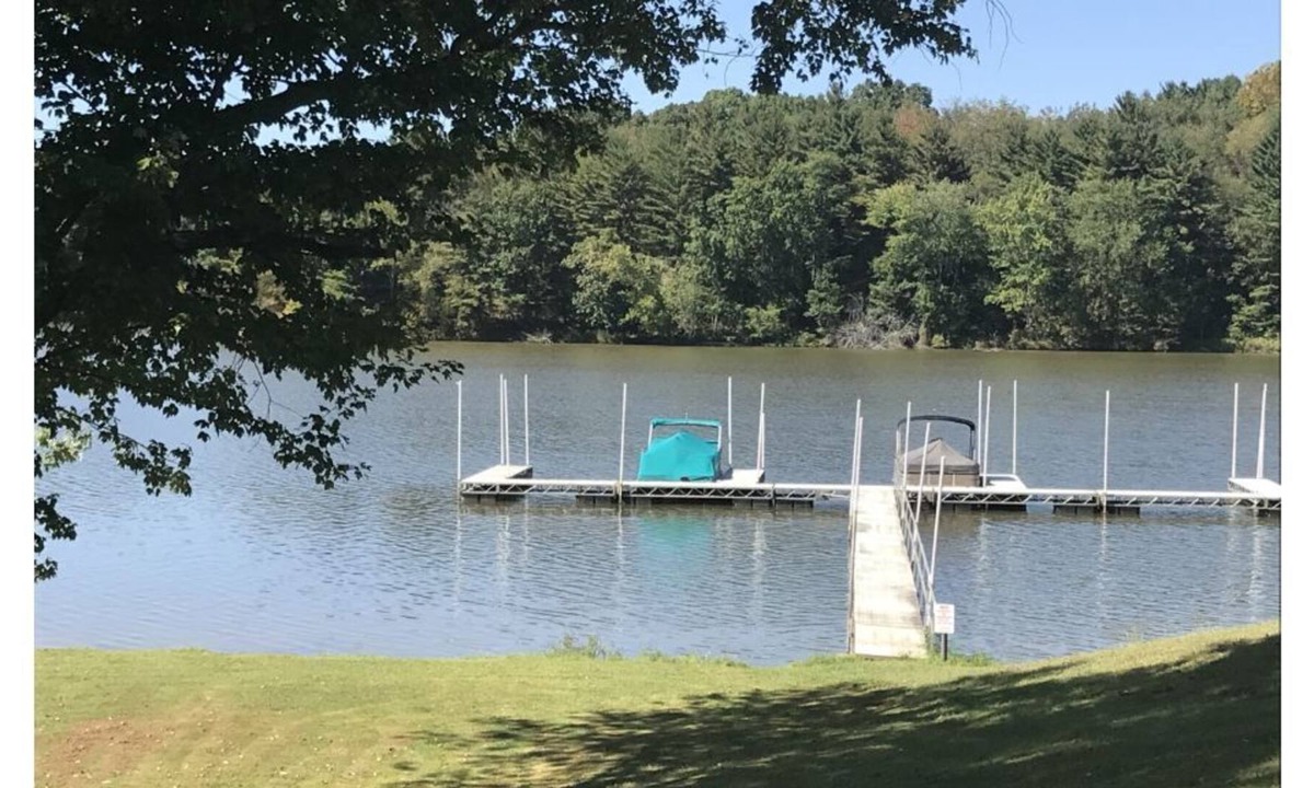 Senecaville House | Unique comfy and cozy Lake Front Cabin on beautiful Seneca Lake!