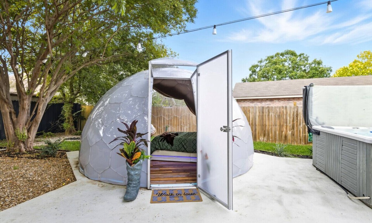 Live Oak House | Unique Dome Escape Hot Tub, Game Room, Sleeps 14