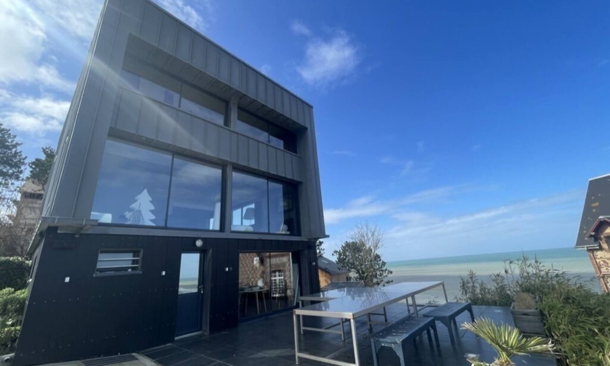 Veulettes-sur-Mer Villa | Unique! Exceptional clifftop villa with sea view. Elevator in the villa.