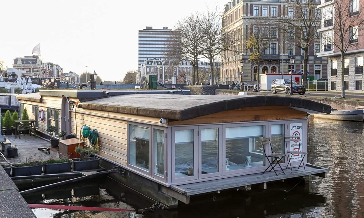 De Weteringschans Boat Rental | unique experience in Amsterdam on the water