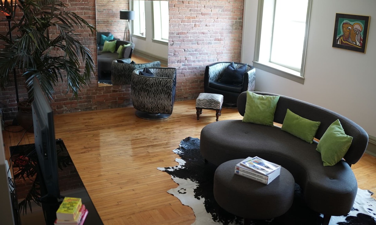 Kingston Apartment | Unique, heritage building in the heart of Kingston! Right on Market Square!