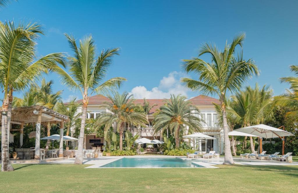 Punta Cana Villa | Unique lake-front 10-bedroom mansion in most luxurious resort of the caribbean