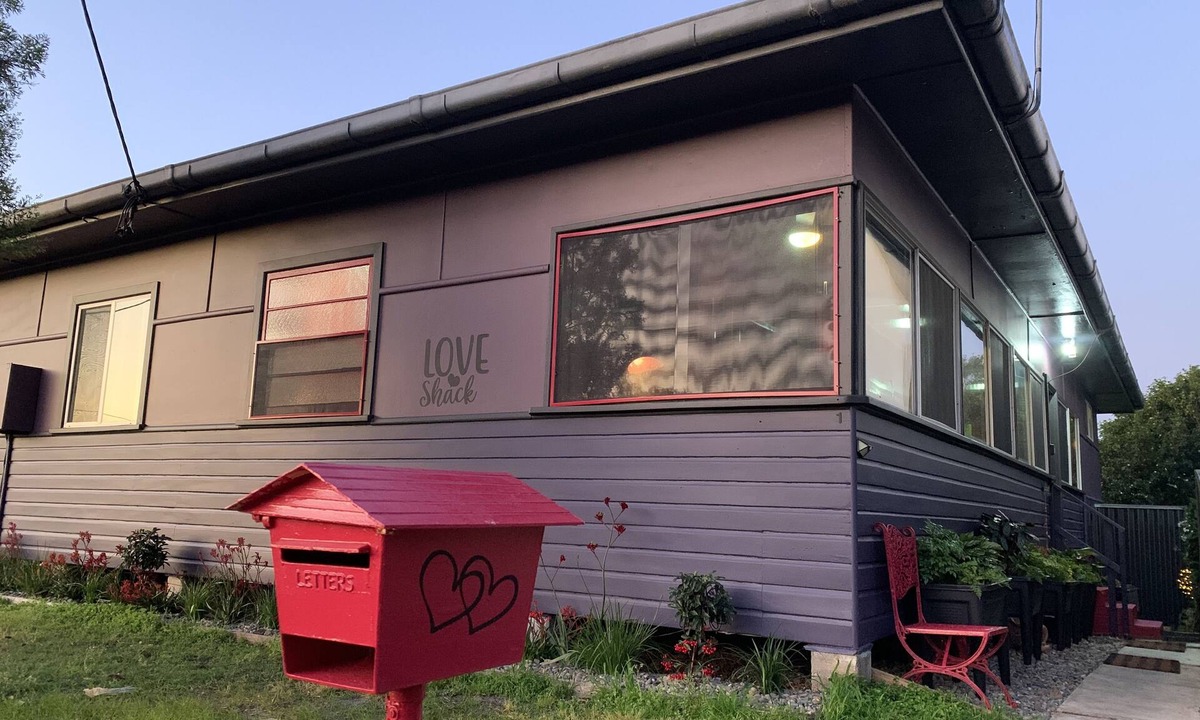 North Haven House | Unique little fun stay ,pet friendly in the heart of North Haven village.