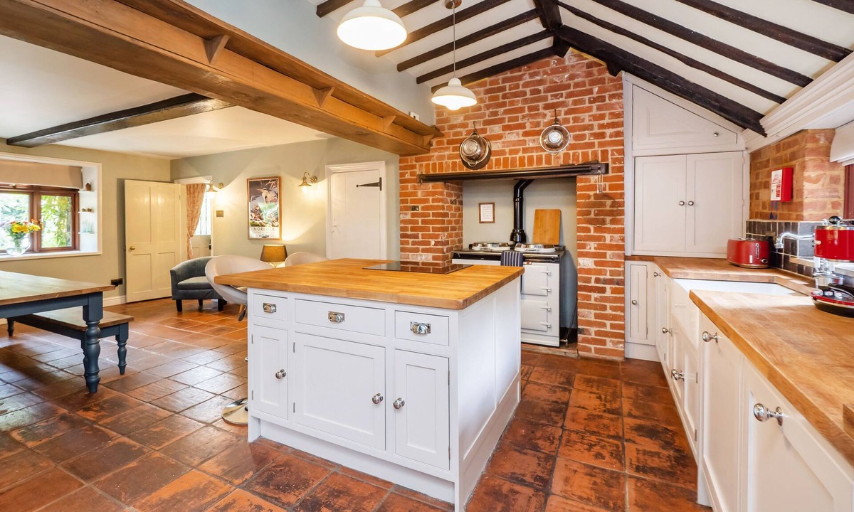Wroxham Cottage | Unique, Luxurious Thatched Cottage with private hot tub - in the heart of The Norfolk Broads