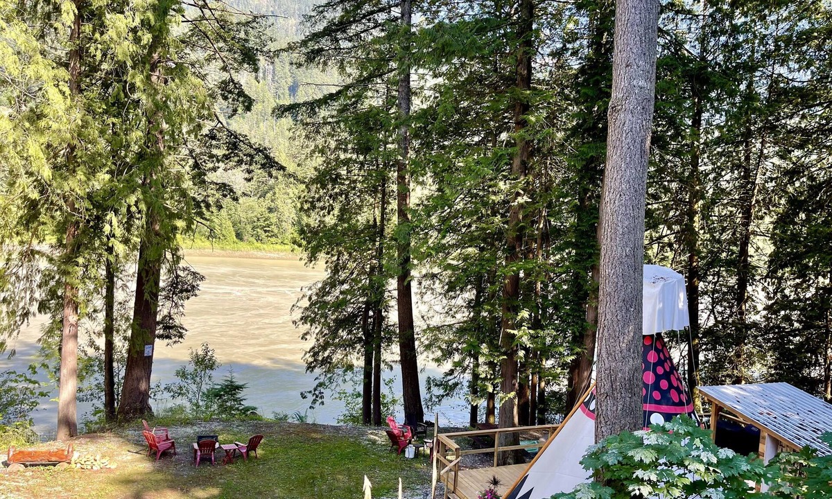 Laidlaw Cabin | Unique luxury Waterfront Teepees