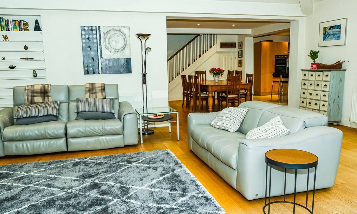 Charvil House | Unique open plan family home with garden, short walk to the Thames river