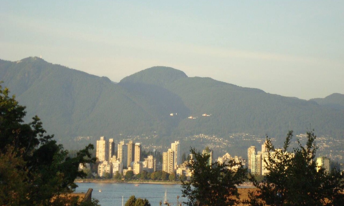 Kitsilano Apartment | Unique Penthouse By The Beach