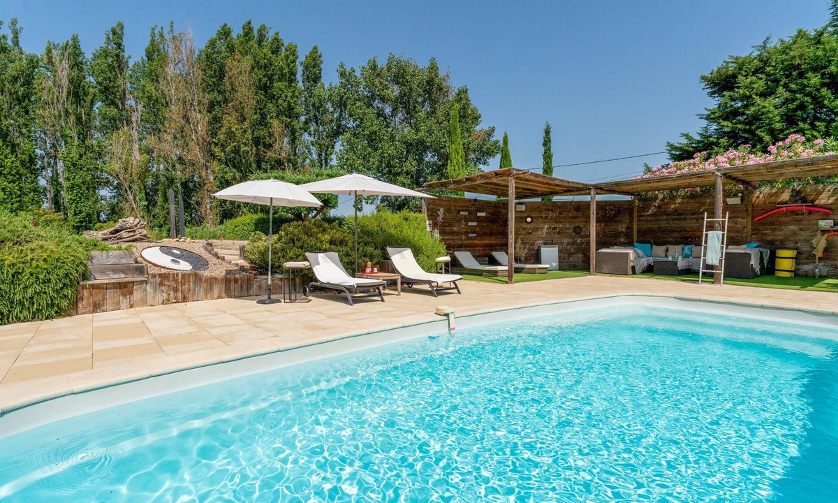 Jonquieres House | Unique 'Prestige Barrel' Cottage with Private Pool, Wi-Fi, and Air Conditioning