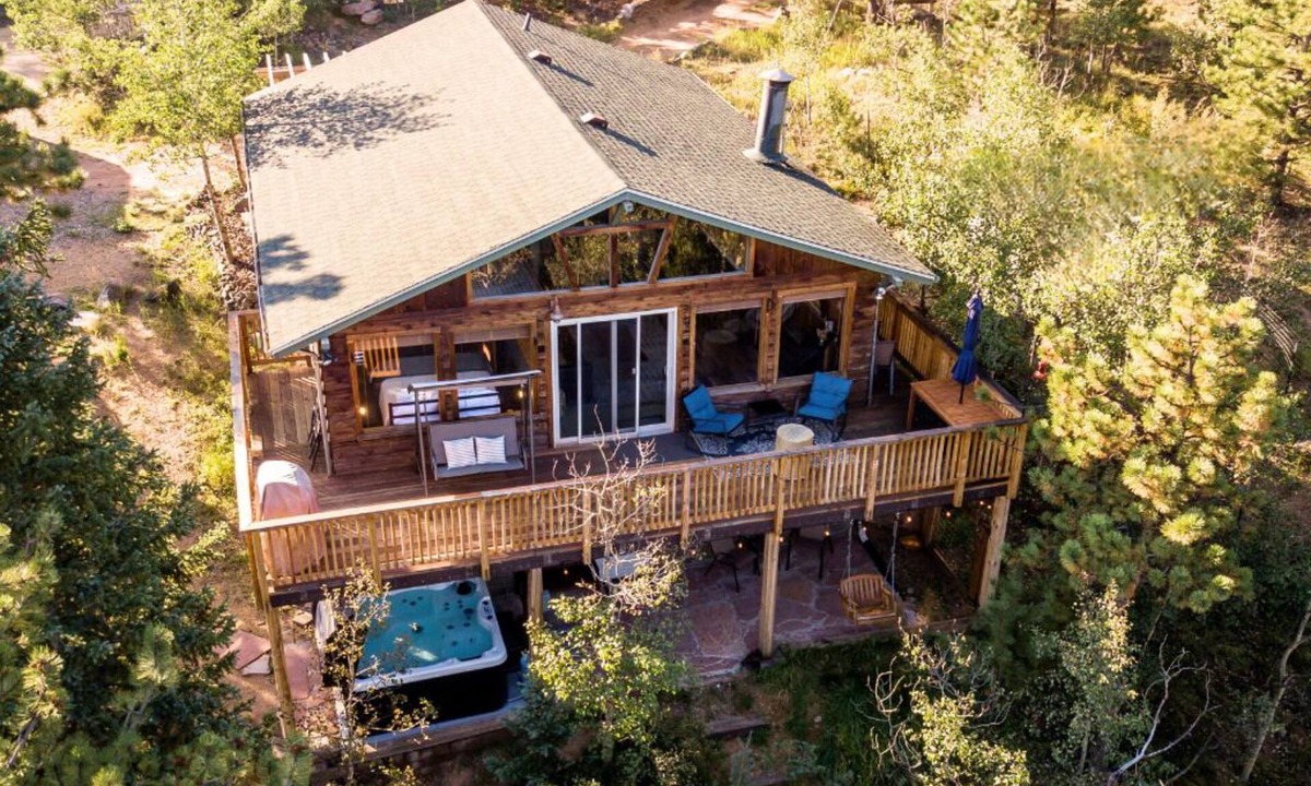 Bailey Cabin | Unique, Romantic Getaway - 1 hr to Denver - Hot Tub - Views