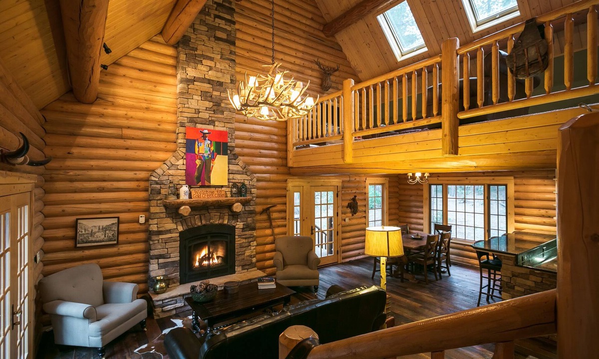 Volcano Cabin | Unique, Secluded, Luxury Log Cabin in the Gold Country w/EV Charger