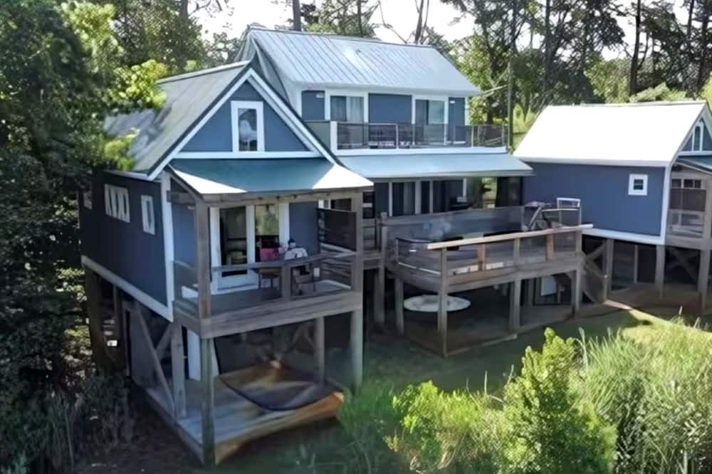 Kitty Hawk Cabin | Unique Soundfront Rental Set in Kitty Hawk Woods Coastal Preserve of North Carolina