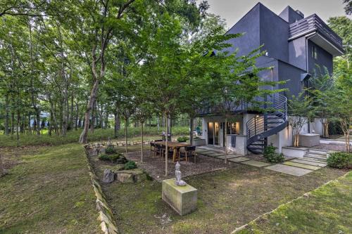 North Sea House | Unique Southampton Getaway w/Rooftop Deck!