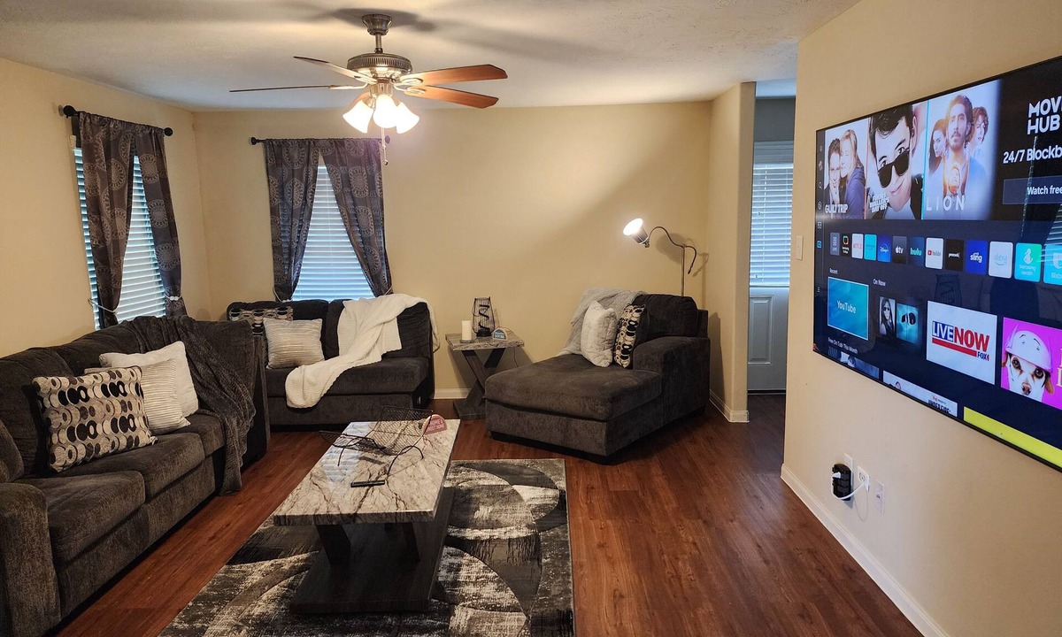 Houston House | Unique, spacious and well furnished 3-bedroom house in a quiet area of Houston.