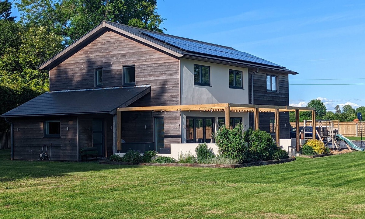 Thruxton House | Unique, Spacious, Self-Built Eco House with Huge Garden and Movie Room