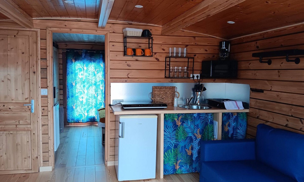Digoin Boat Rental | Unique stay on Jupiter, comfortable boat in Digoin