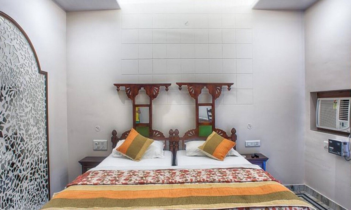 Sindhi Camp House | Unique Theme Private Room