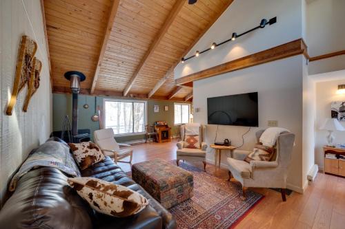 Thornton House | Unique Thornton Townhome: Swim, Ski, & Hike!