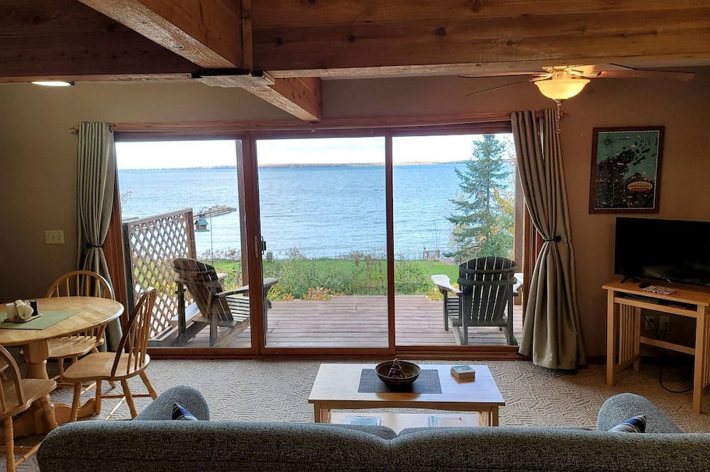 Bayfield House | Unique Vacation Accommodation on Lake Superior near Apostle Island National Lakeshore, Wisconsin